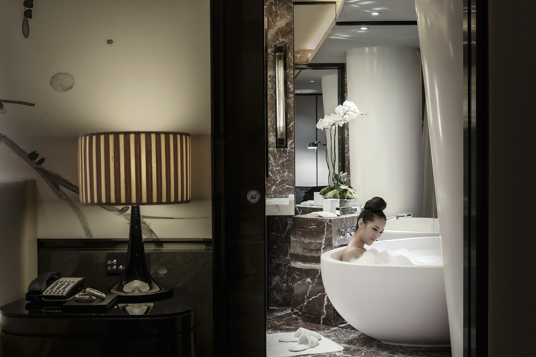 Four Seasons Hotel by null