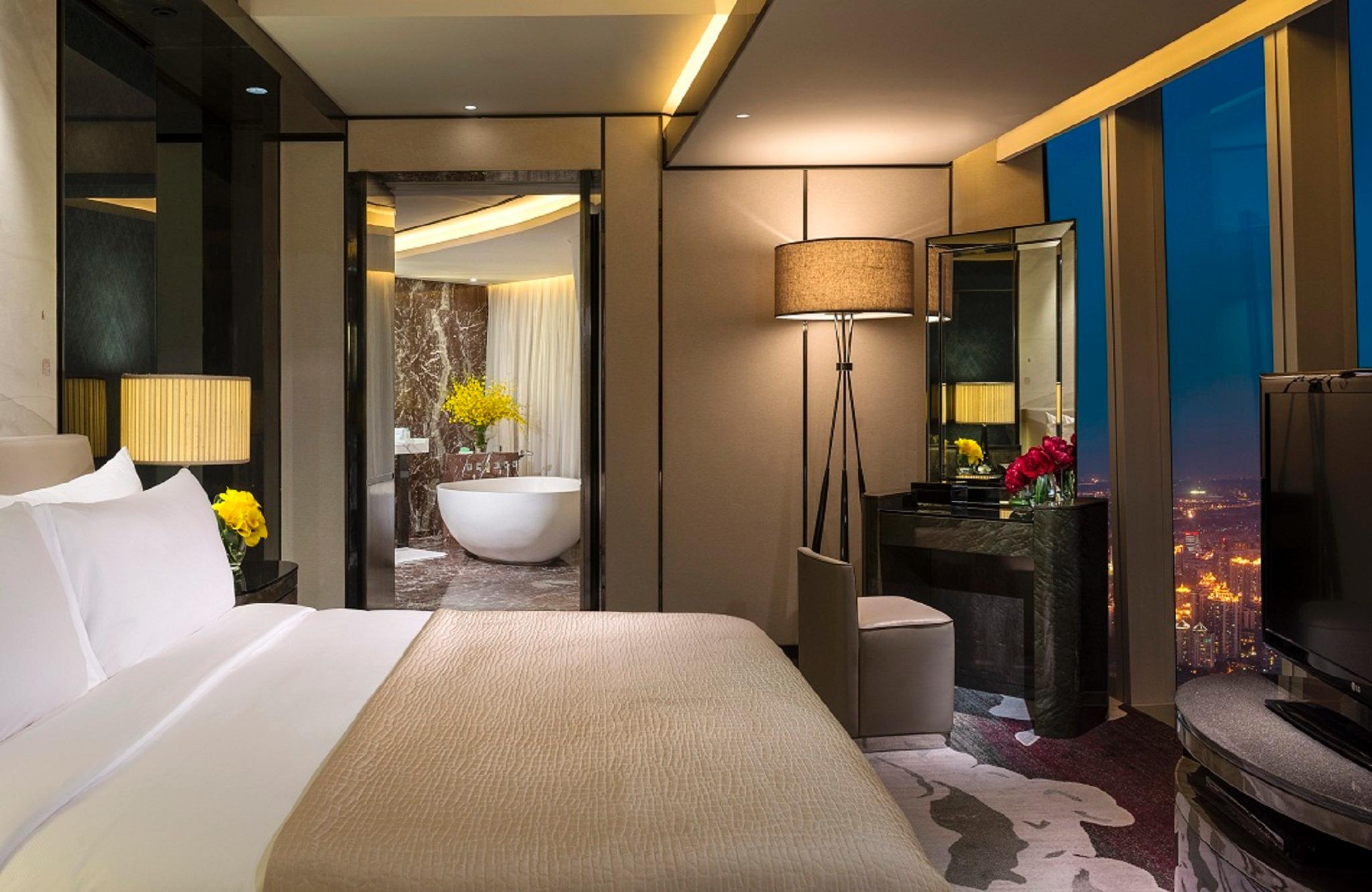 Four Seasons Hotel by null