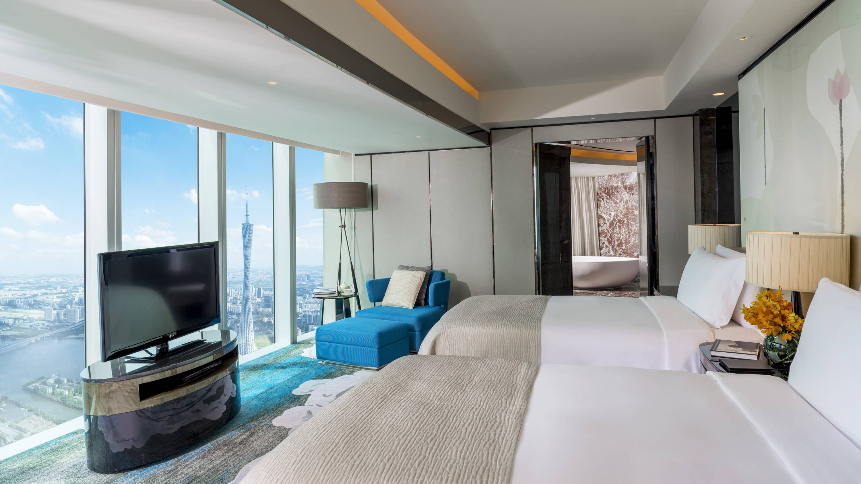 Four Seasons Hotel by null