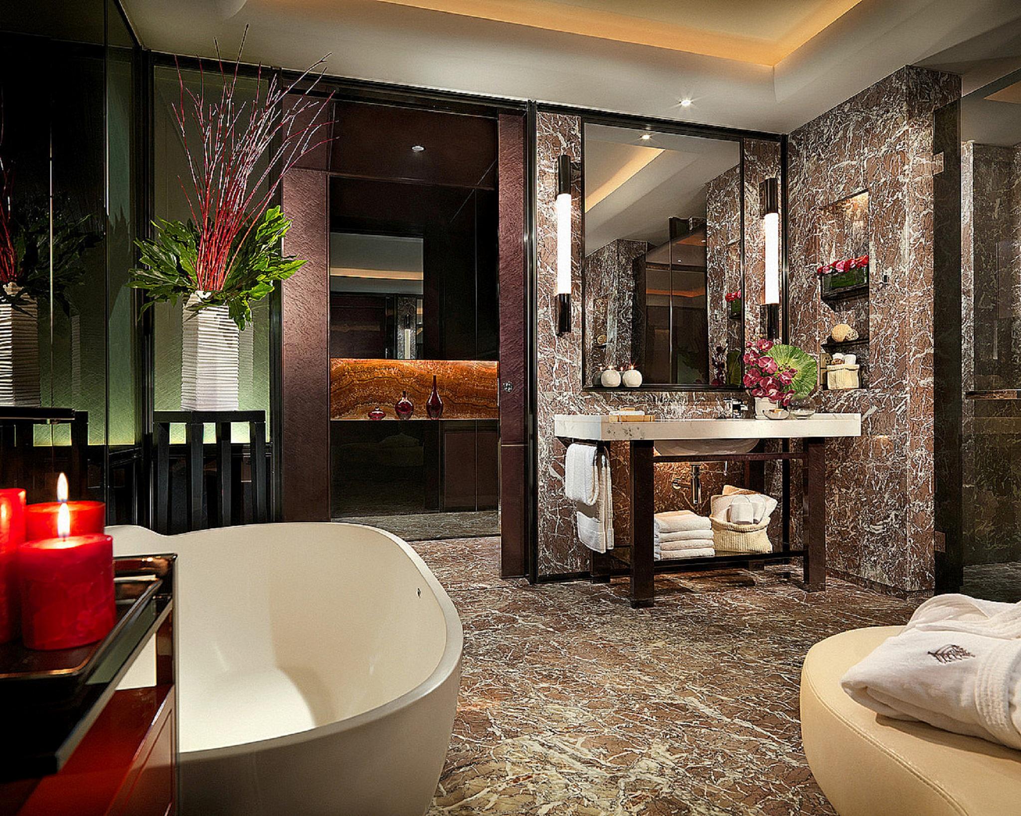Four Seasons Hotel by null
