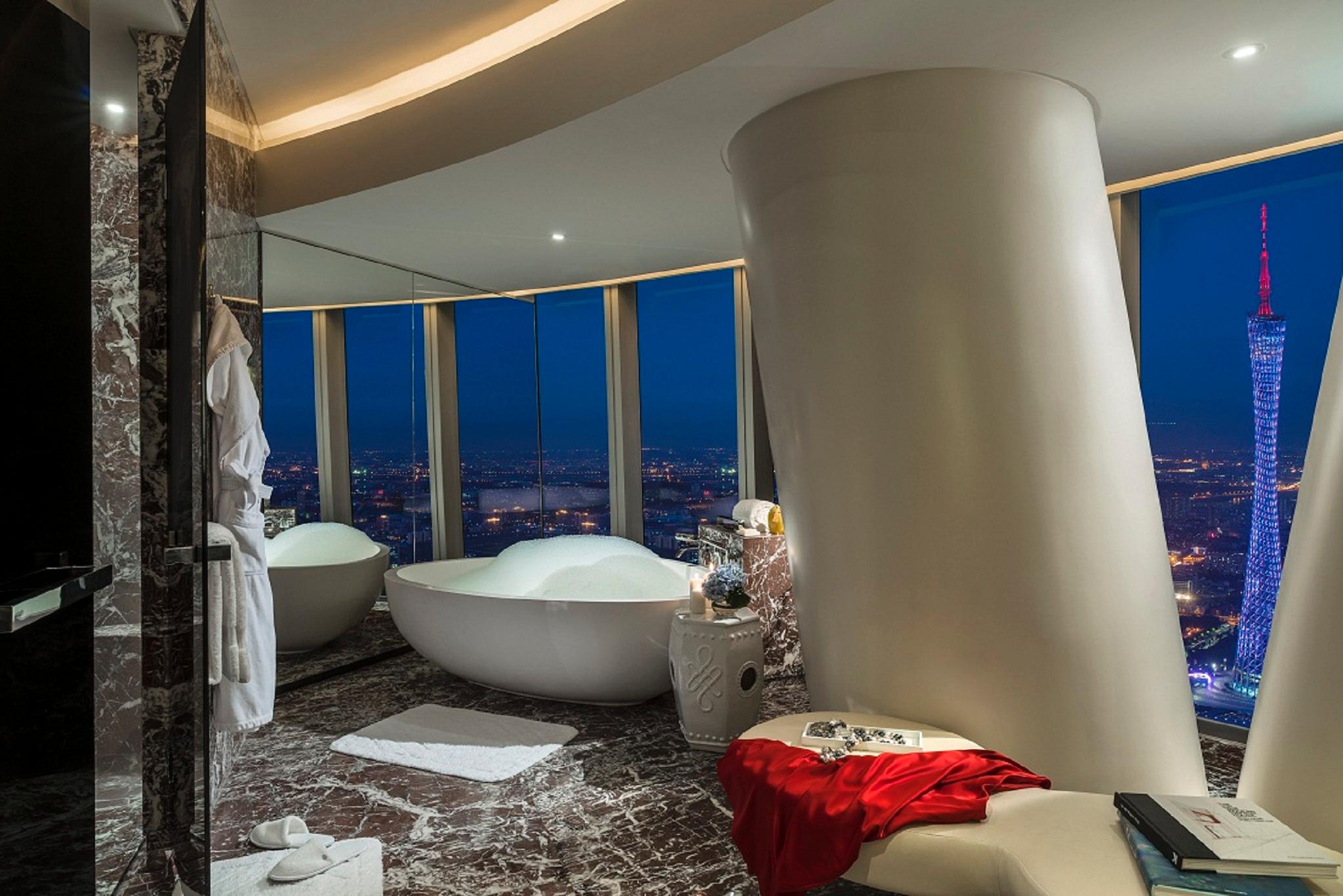 Four Seasons Hotel by null