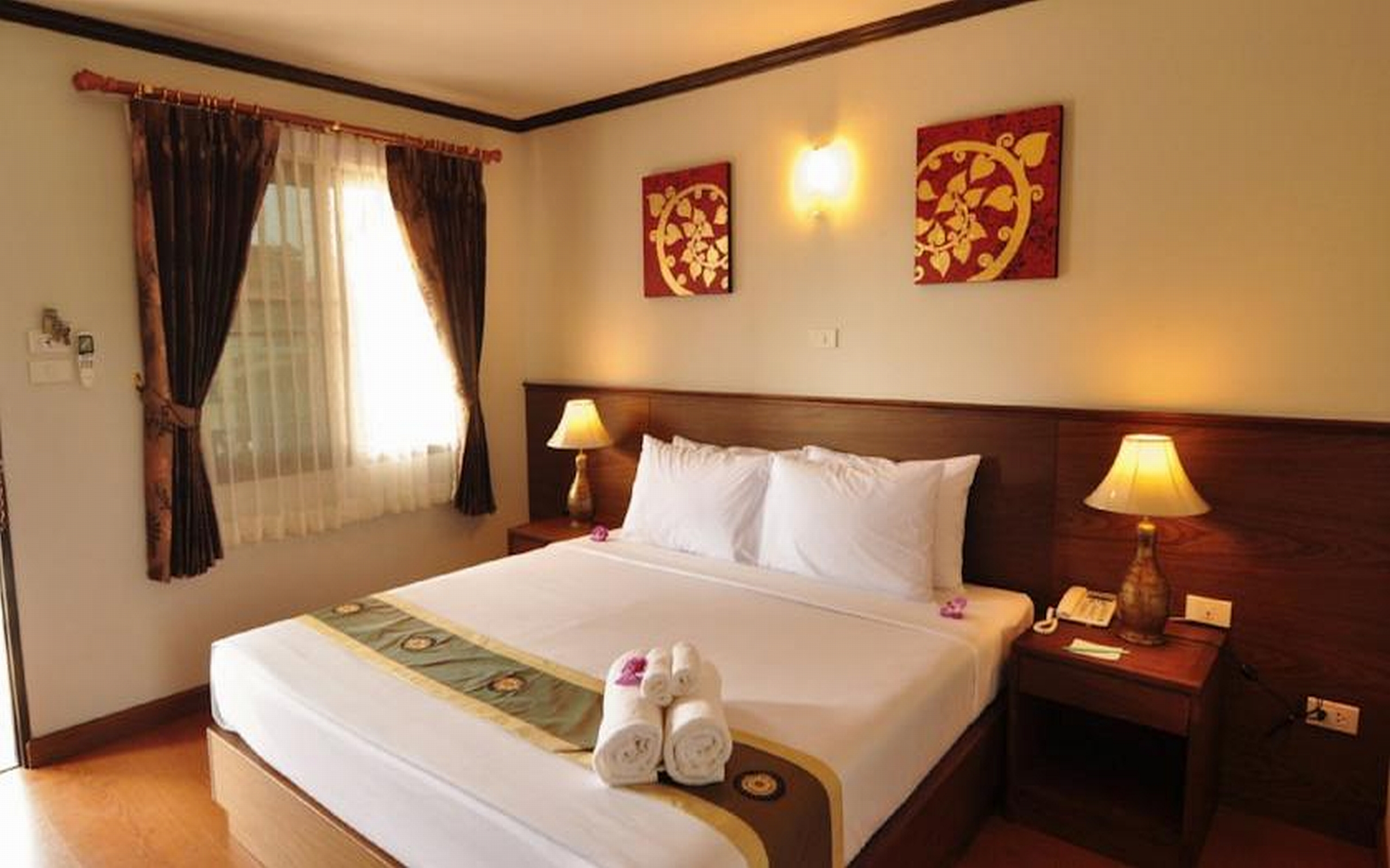 Top North Hotel by null