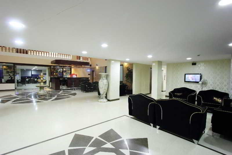 The Queeny - photo