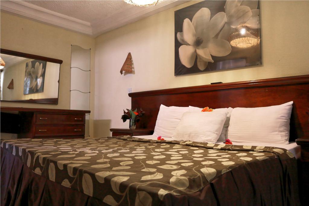 Bungalow Beach Hotel