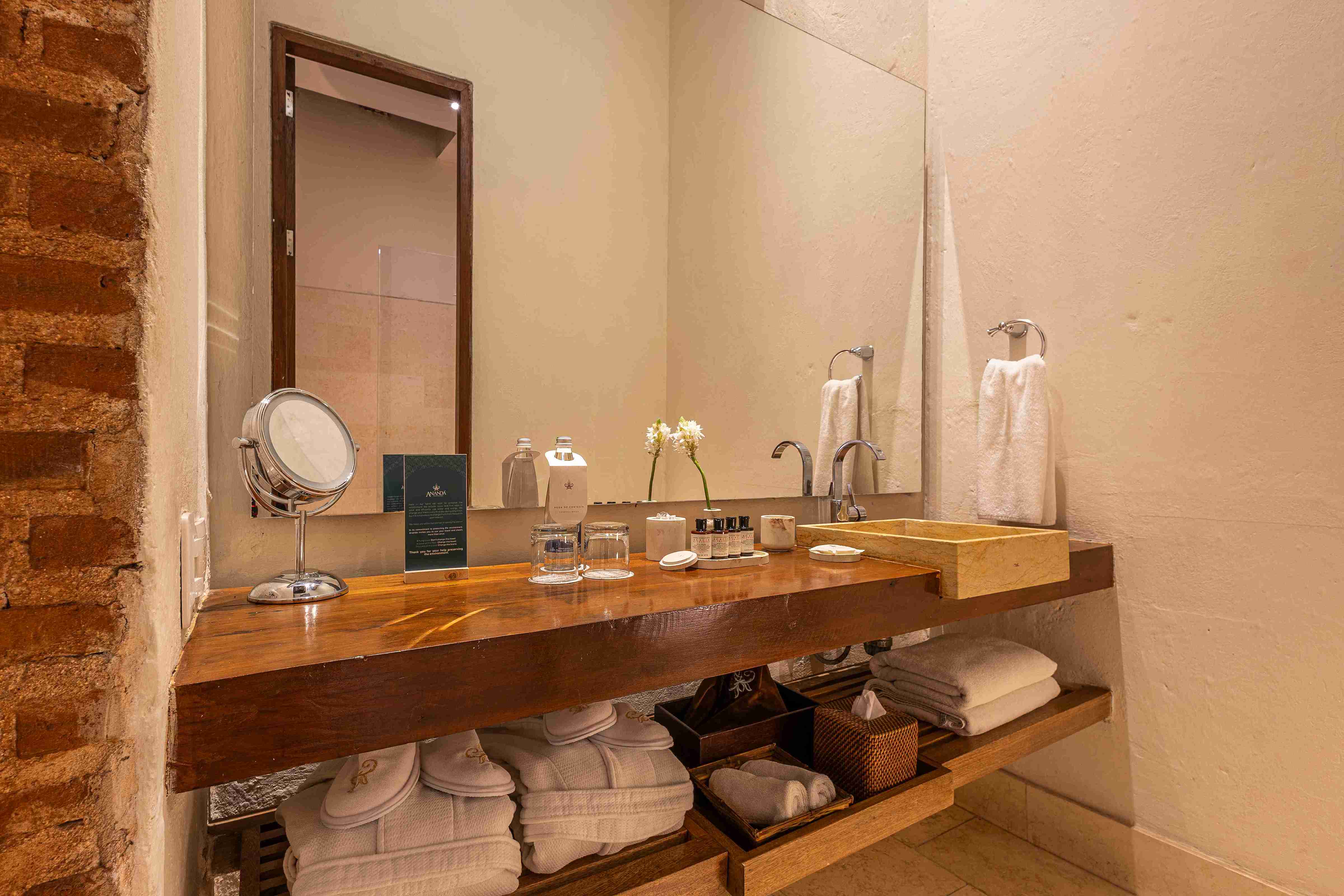 Ananda Hotel Boutique