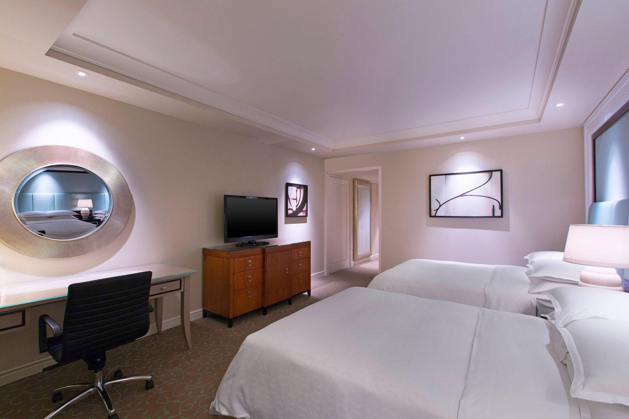 Twin room, club