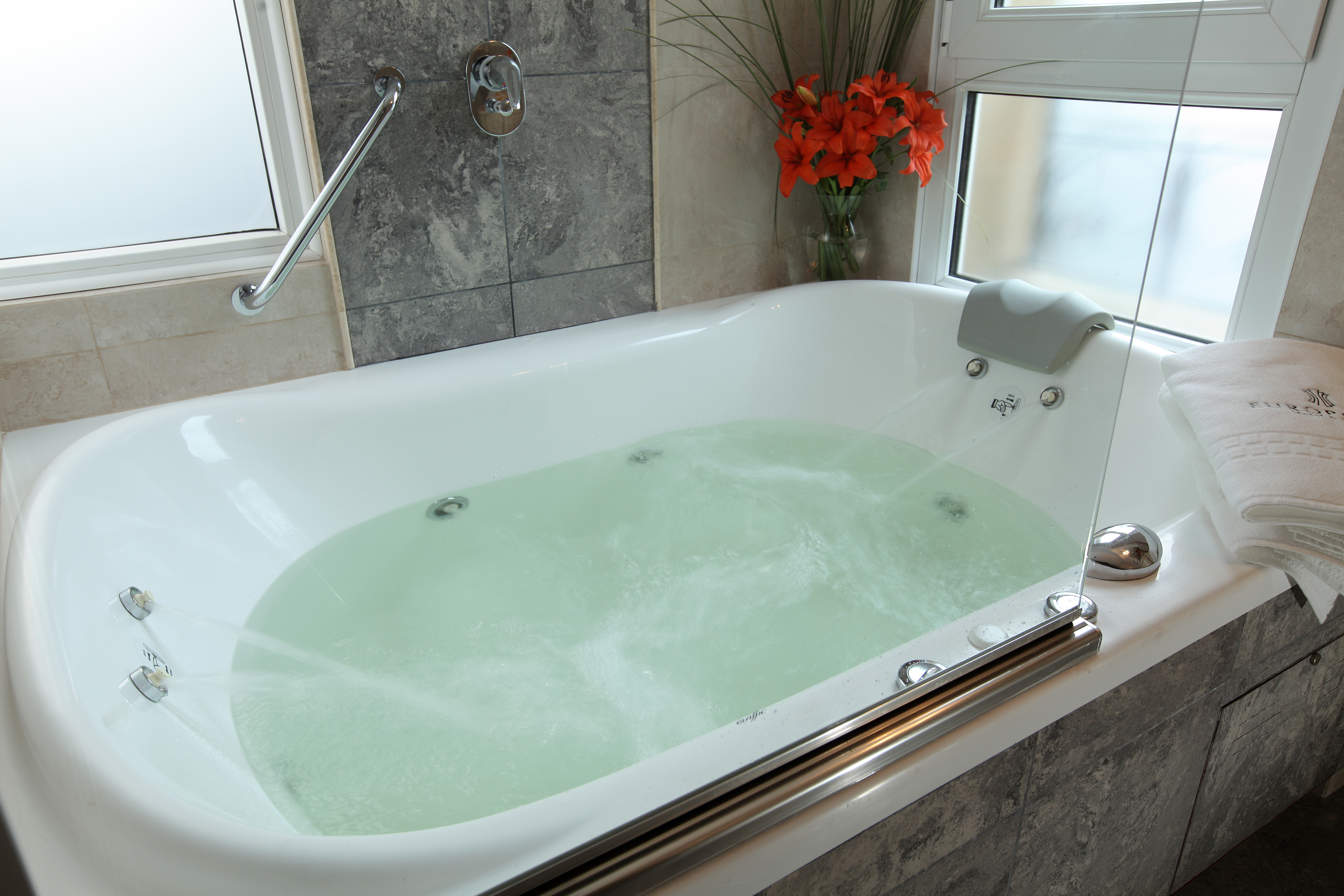 Europlaza Hotel & Suites
