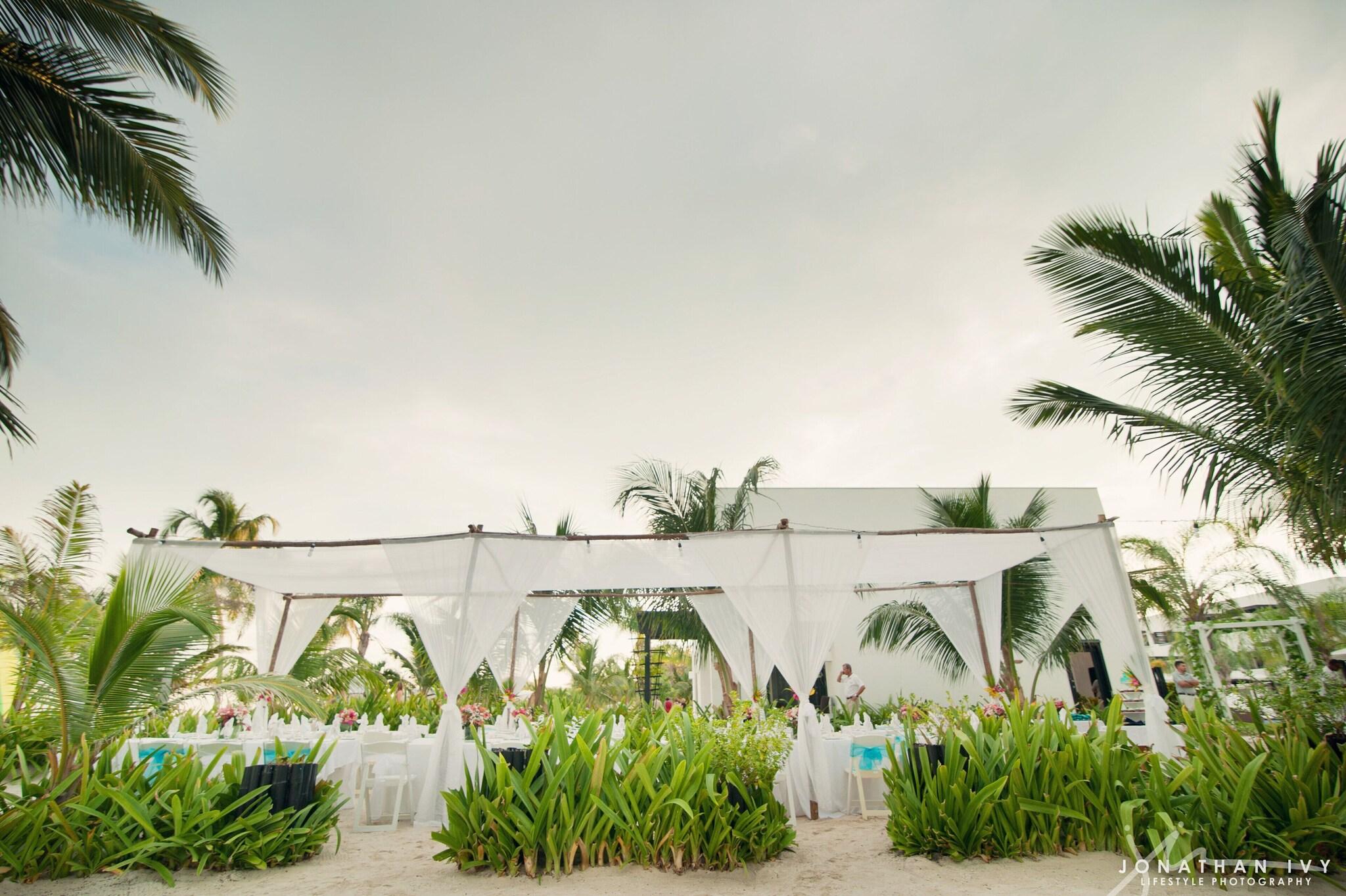 Las Terrazas Resort & Residences by null