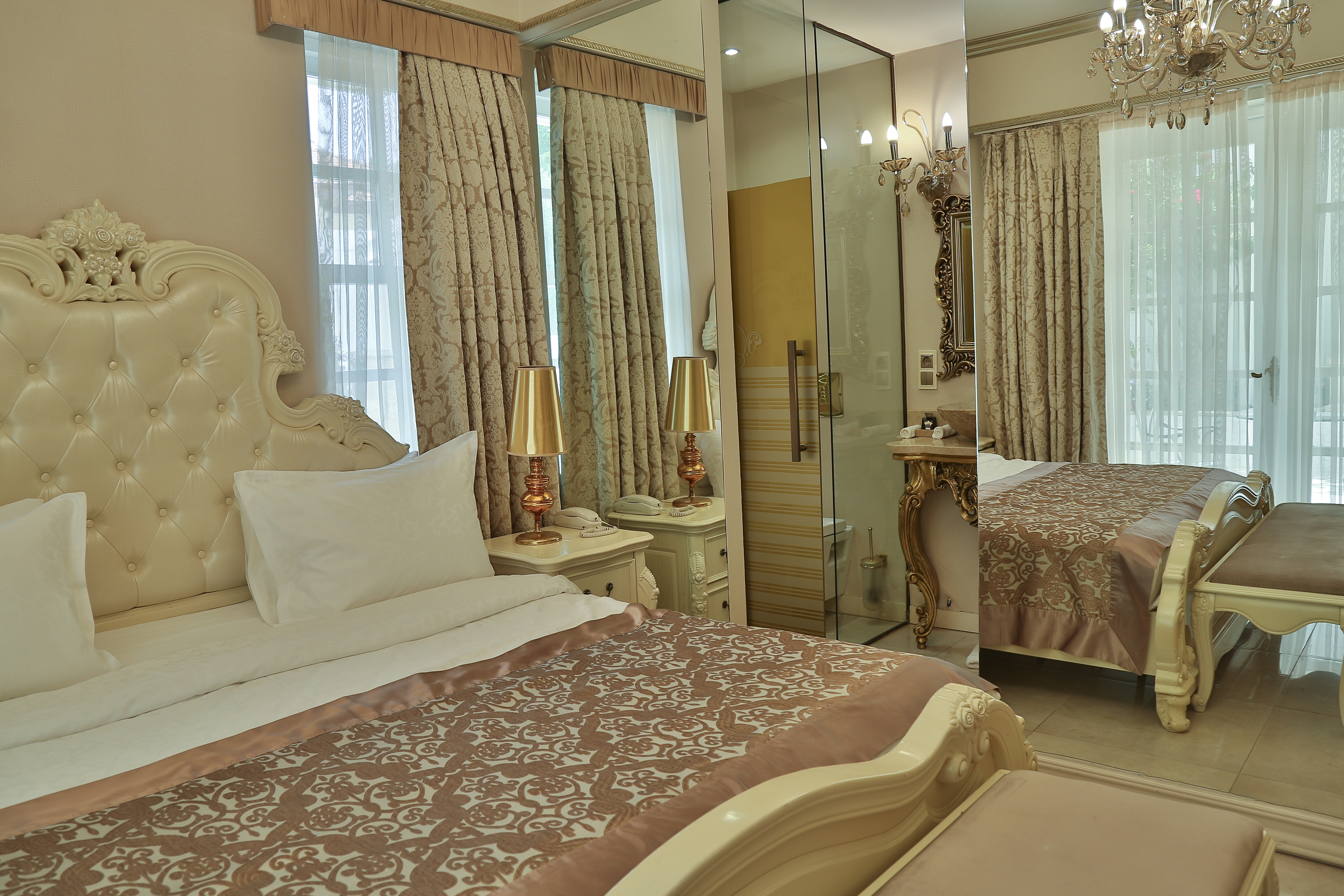 Elegance East Hotel