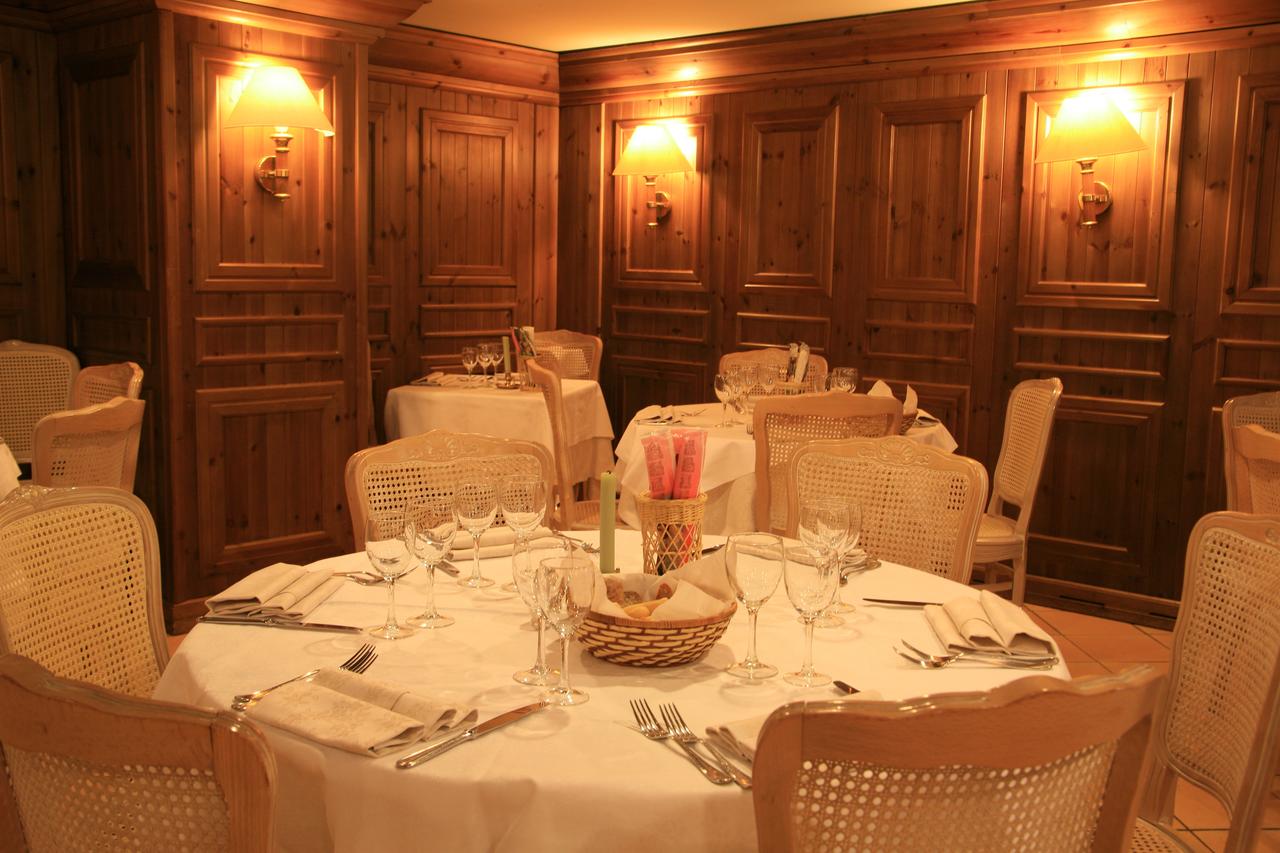 Alaska Hotel Cortina by null