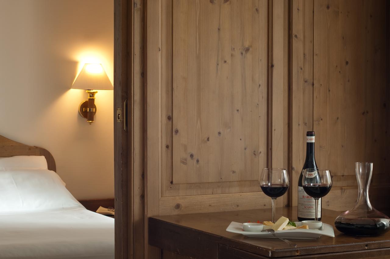 Alaska Hotel Cortina by null