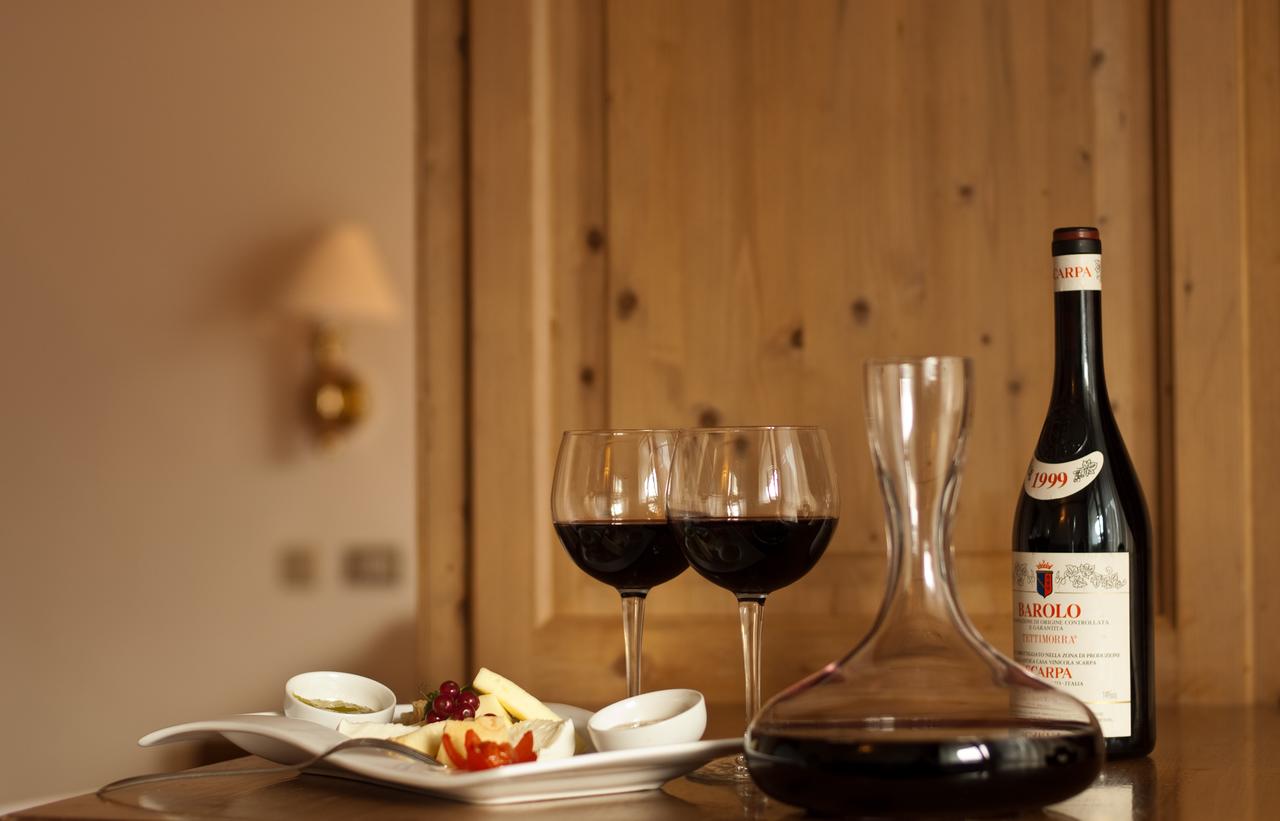 Alaska Hotel Cortina by null