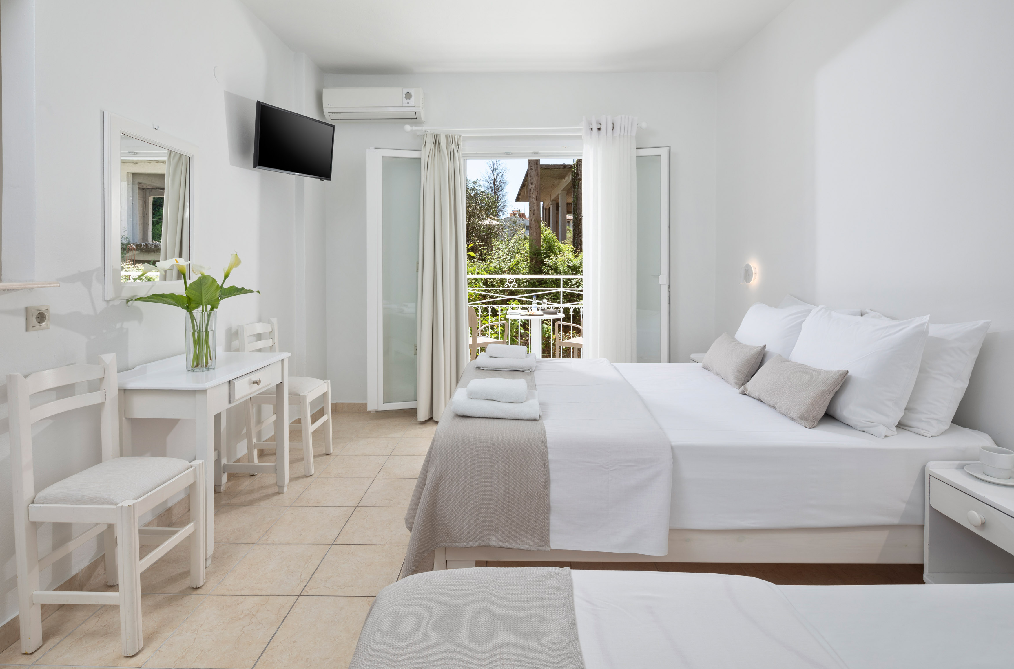 Bella Vista Beach Hotel & Studios - attēls