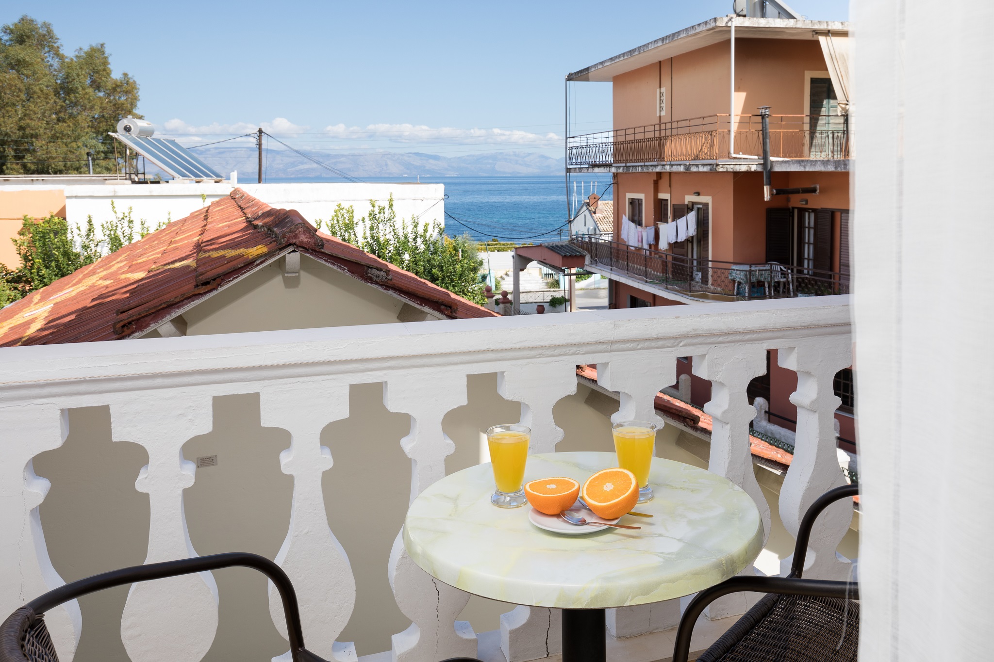 Bella Vista Beach Hotel & Studios