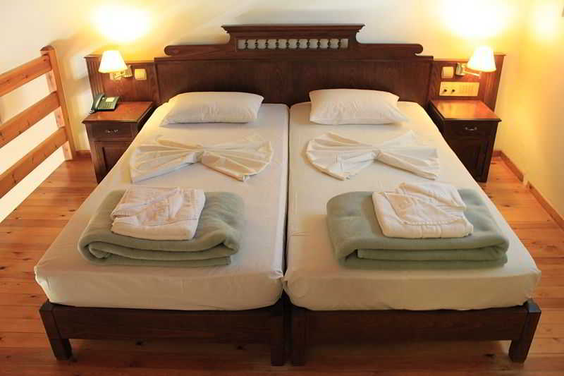 Omega Platanias Hotel Village