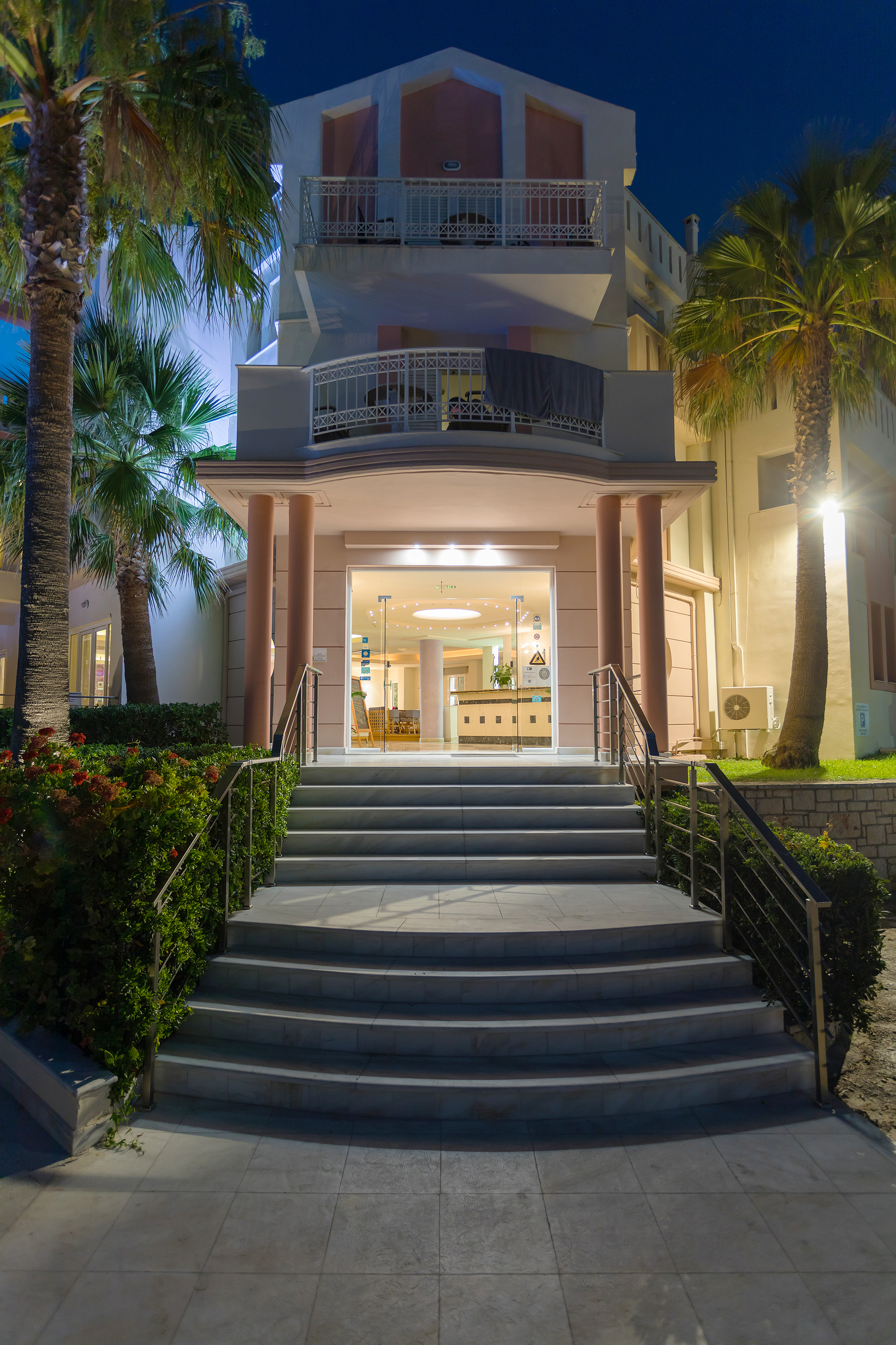 Xenos Kamara Beach - Poză