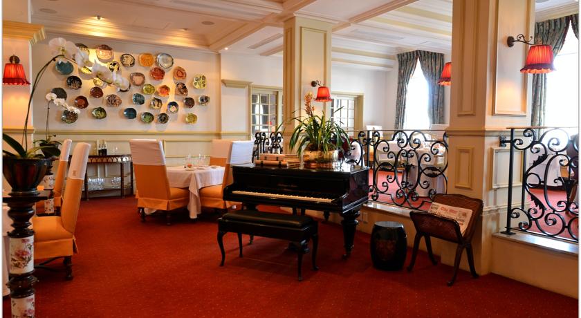 The Monarch Hotel by null