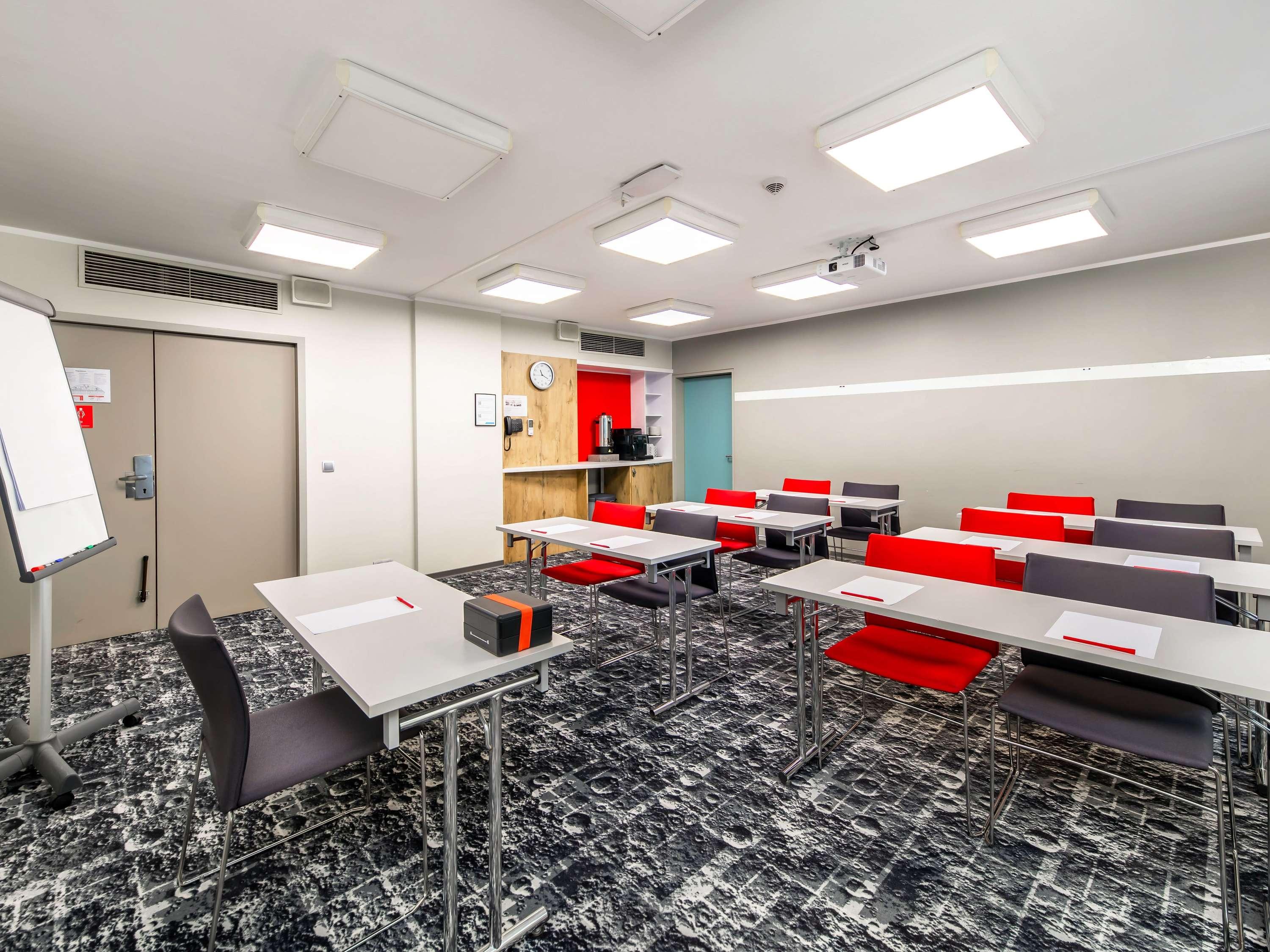 Ibis Warszawa Centrum - фото