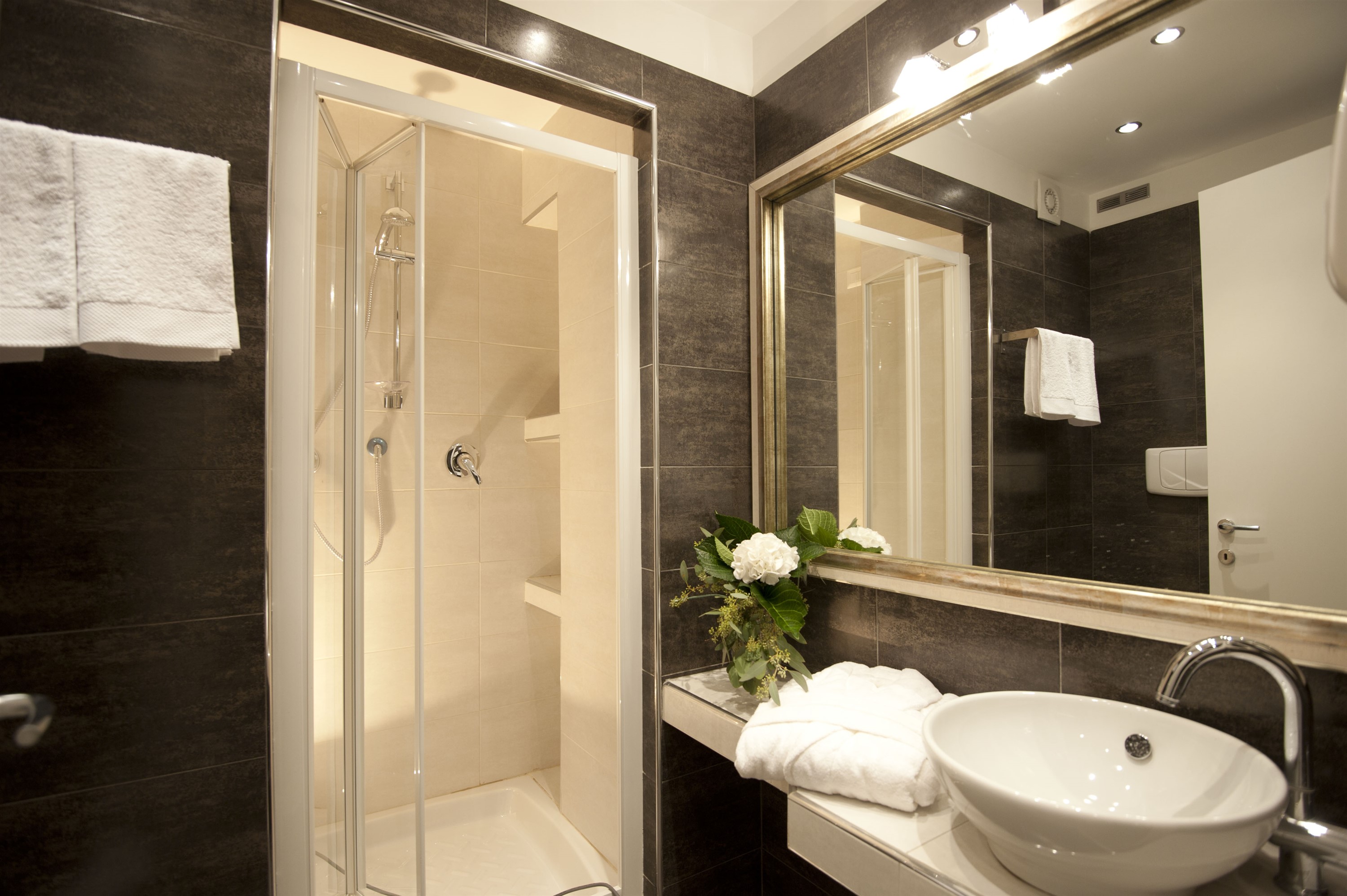 Luxury On The River by null