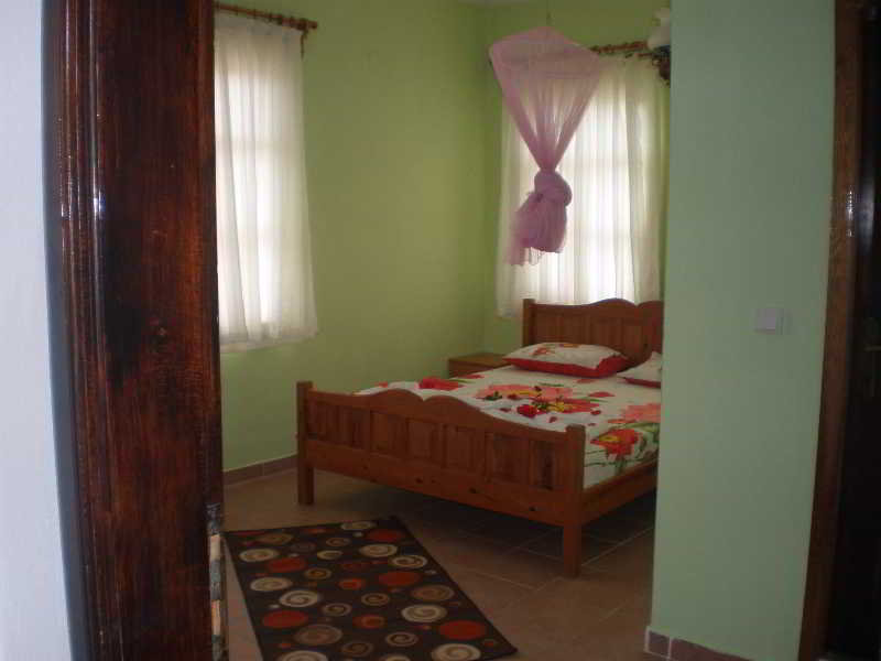 Jade Hotel