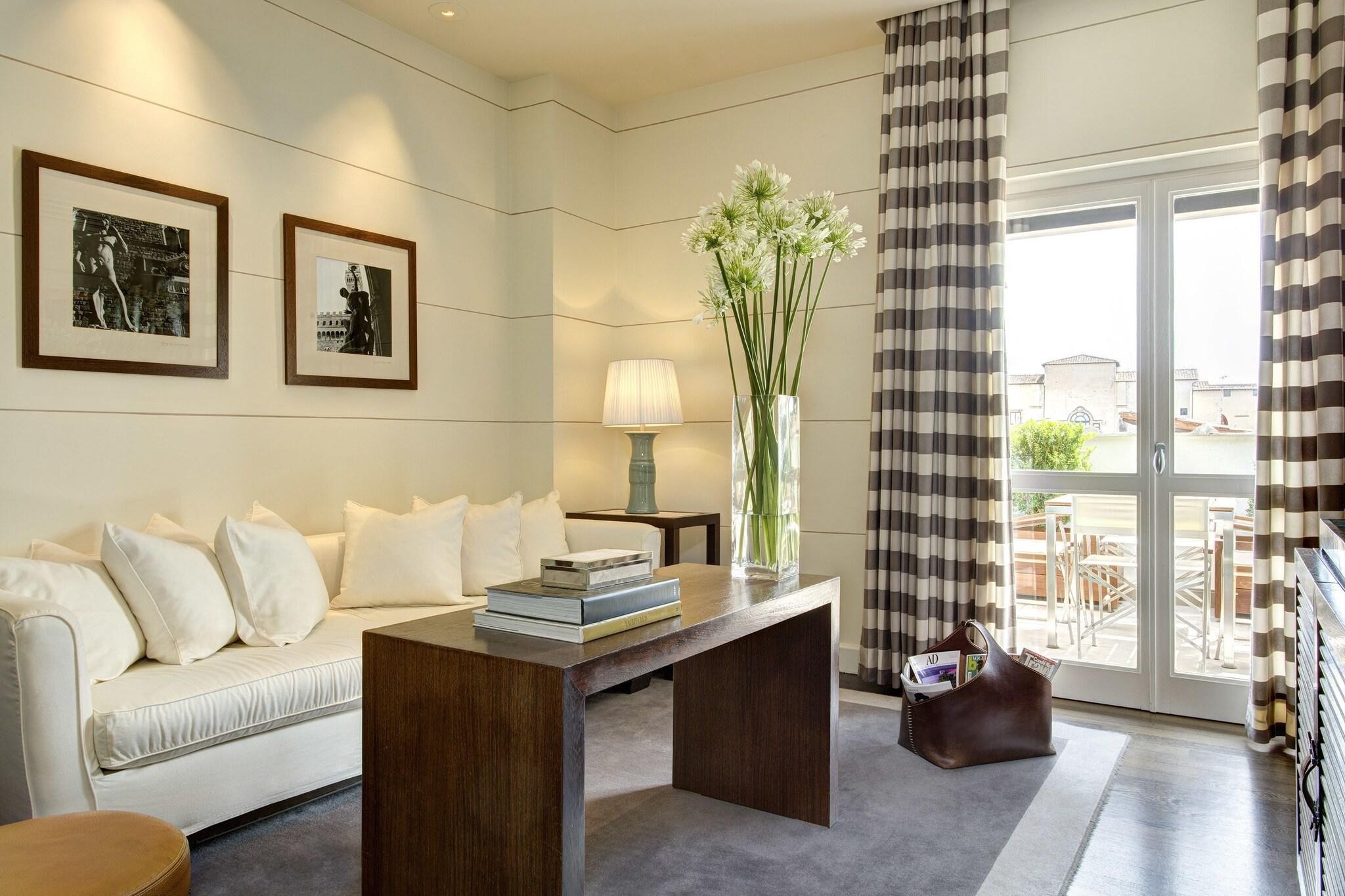 Gallery Hotel Art by null