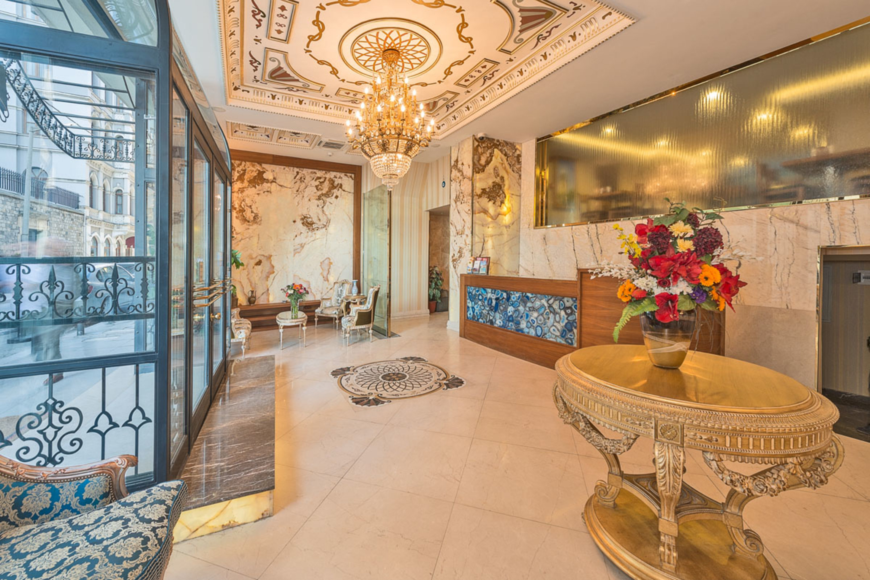 The Pera Hill - фото