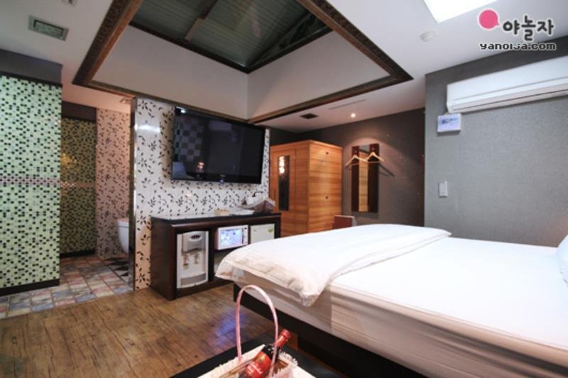 Sugar Hotel
