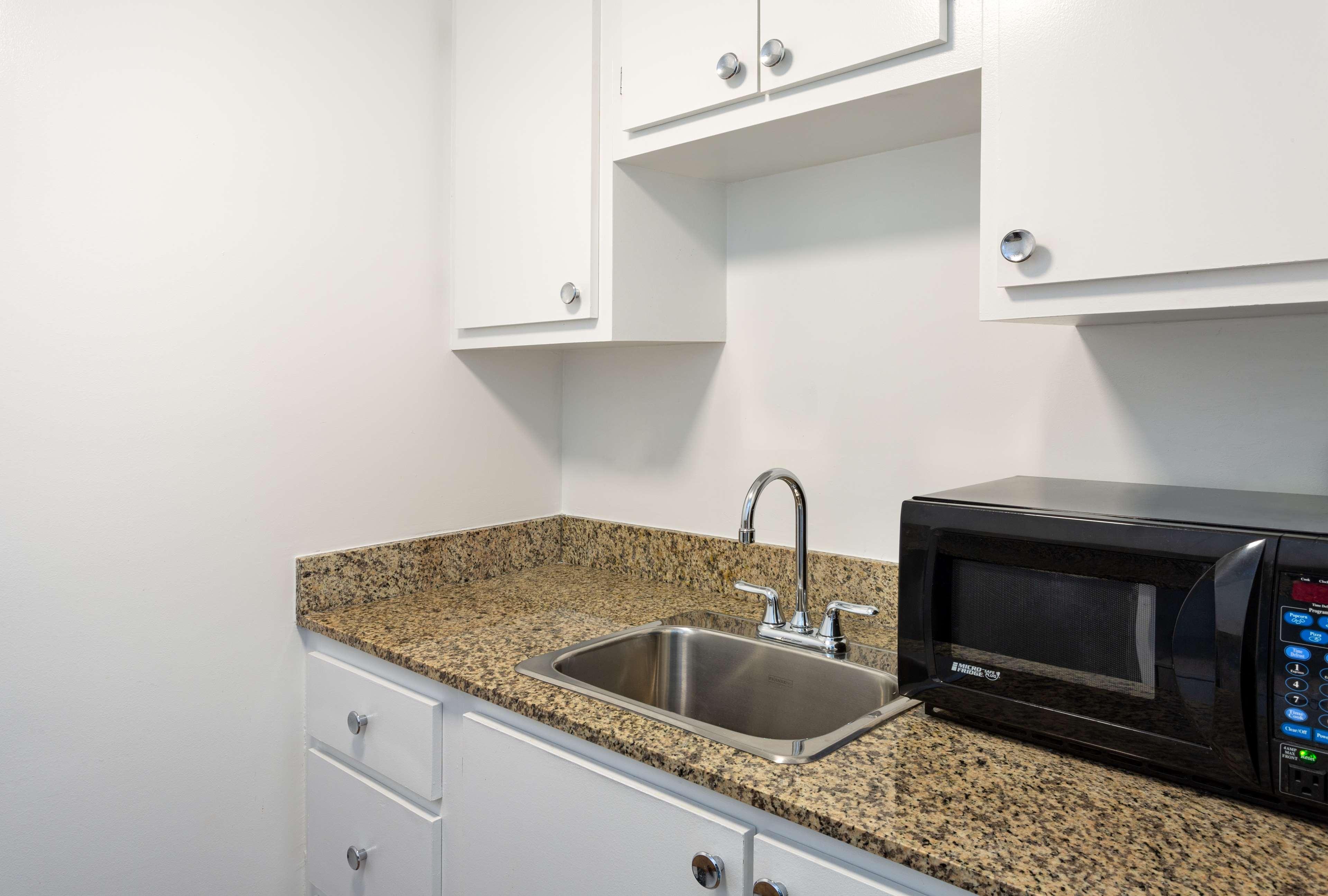 DoubleTree by Hilton Pittsburgh-Meadow Lands