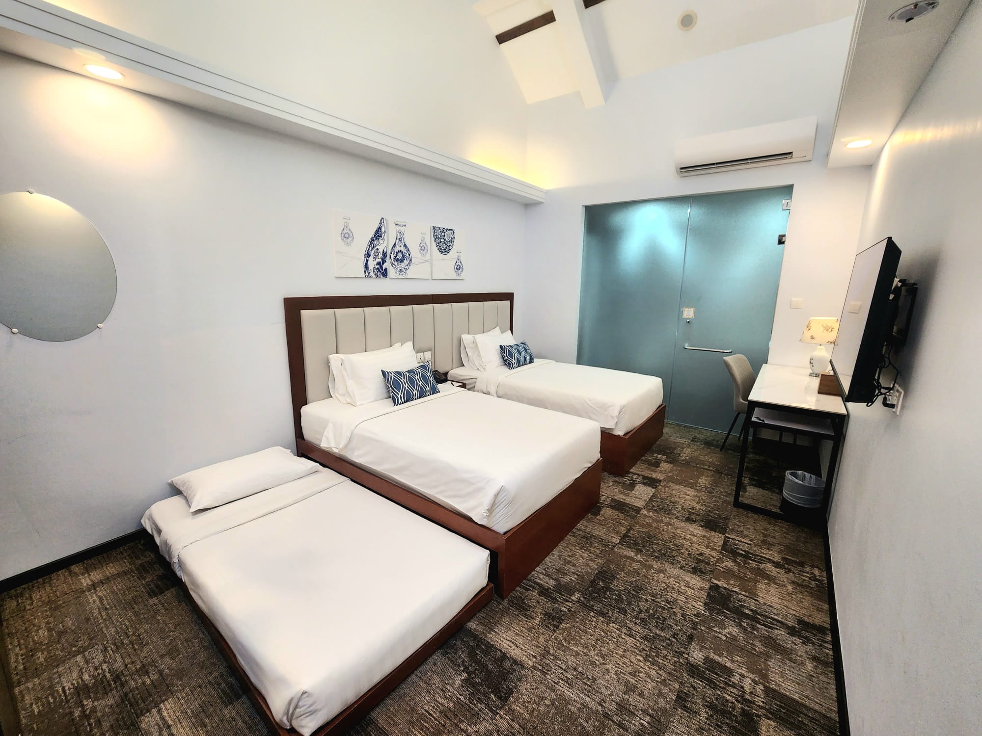 Santa Grand Hotel East Coast, a NuVe Group Collection by null