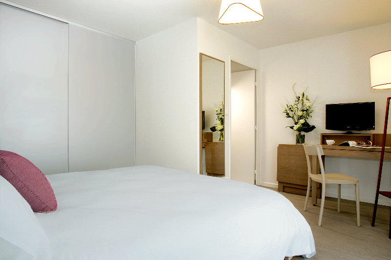 Chambre, studio, 4 personnes