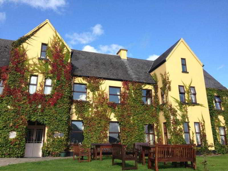 Lough Inagh Lodge by null