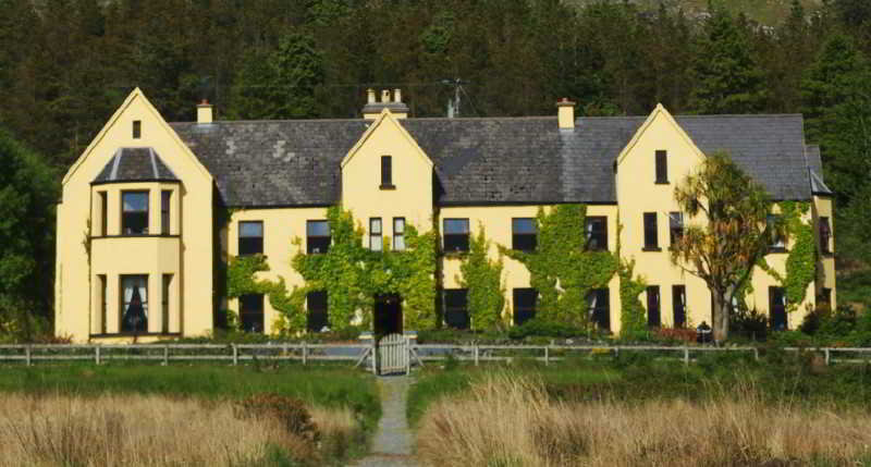 Lough Inagh Lodge by null