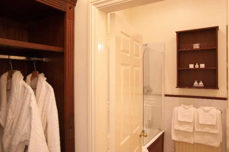 Lough Inagh Lodge by null