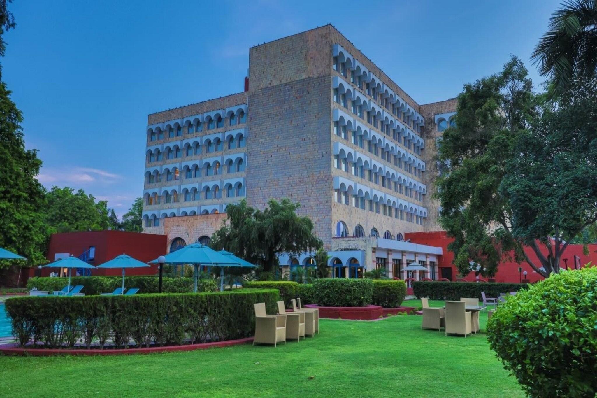 Taj Ganges, Varanasi by null