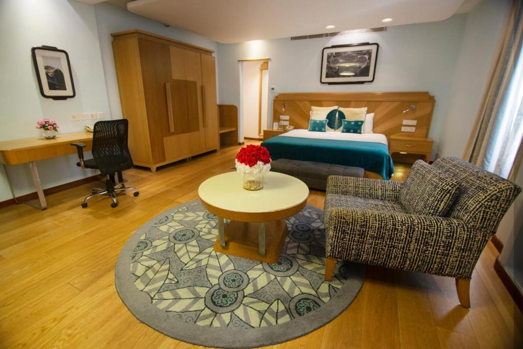 Double Premium Room (Queen or Twin)