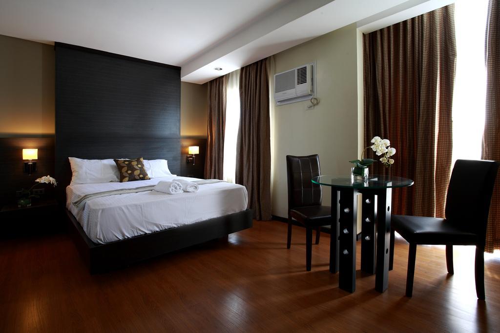 Lorenzzo Suites Hotel