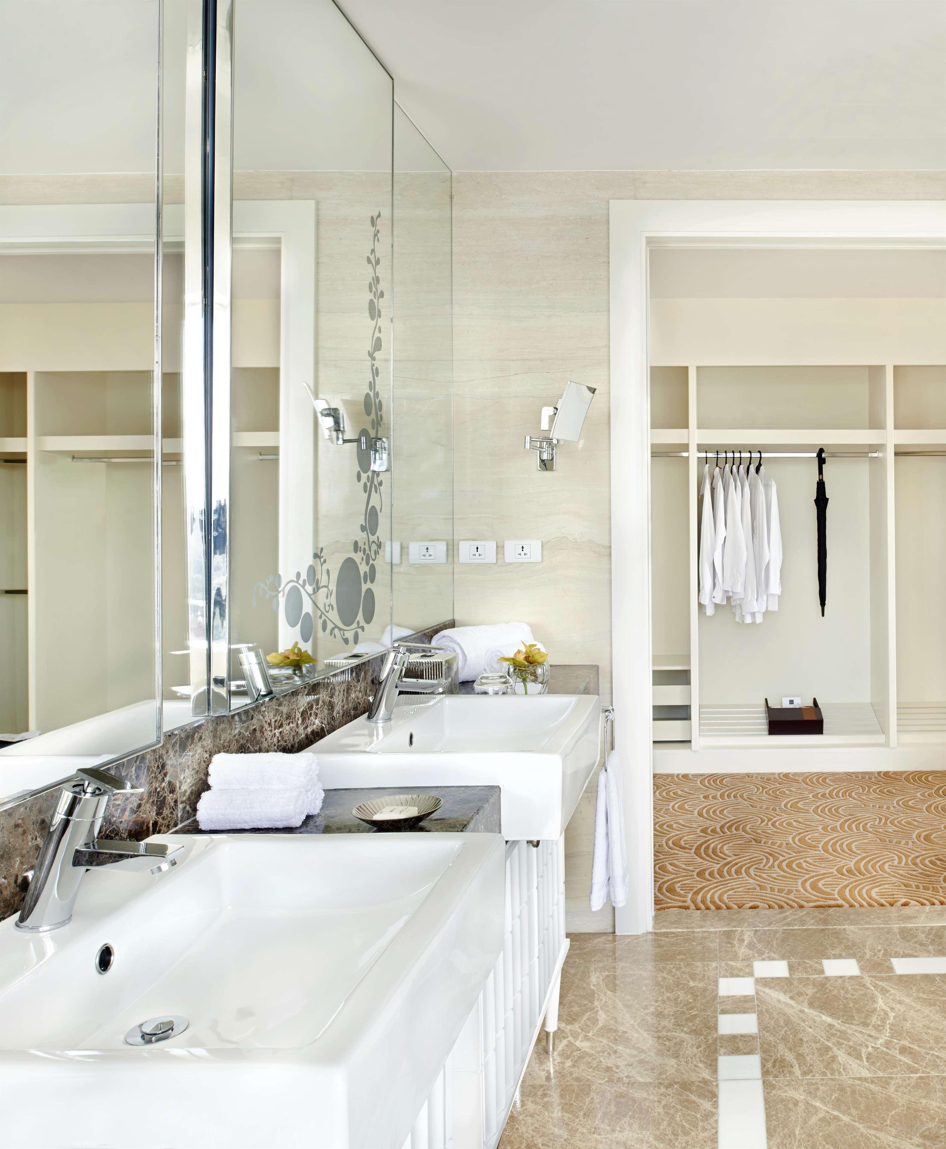 Fairmont Makati by null