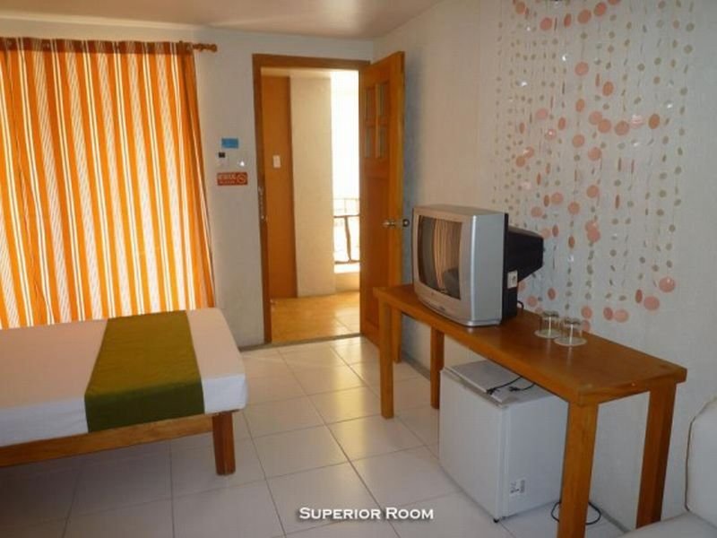 MR Holiday Hotel