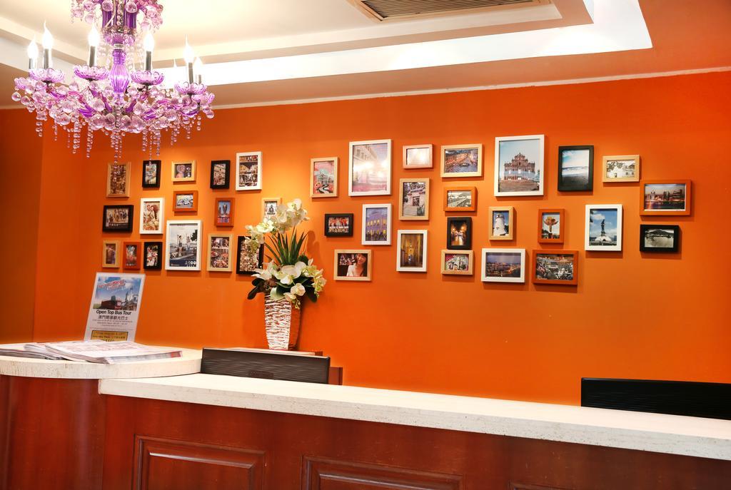 Ole London Hotel by null