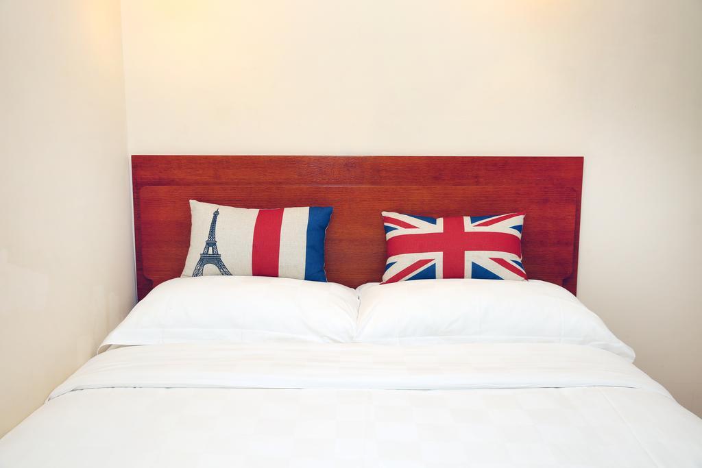 Ole London Hotel by null