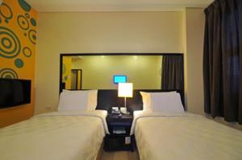 Go Hotels Dumaguete by null