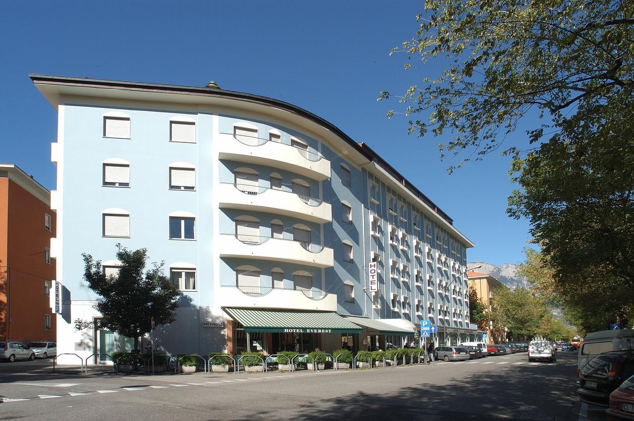 Everest Hotel
