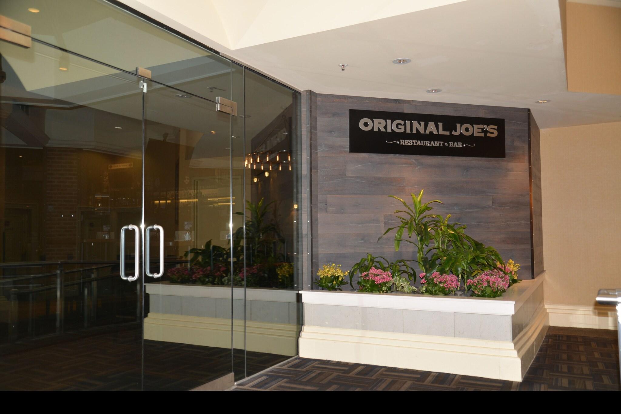 Rosedale On Robson Suites Hotel