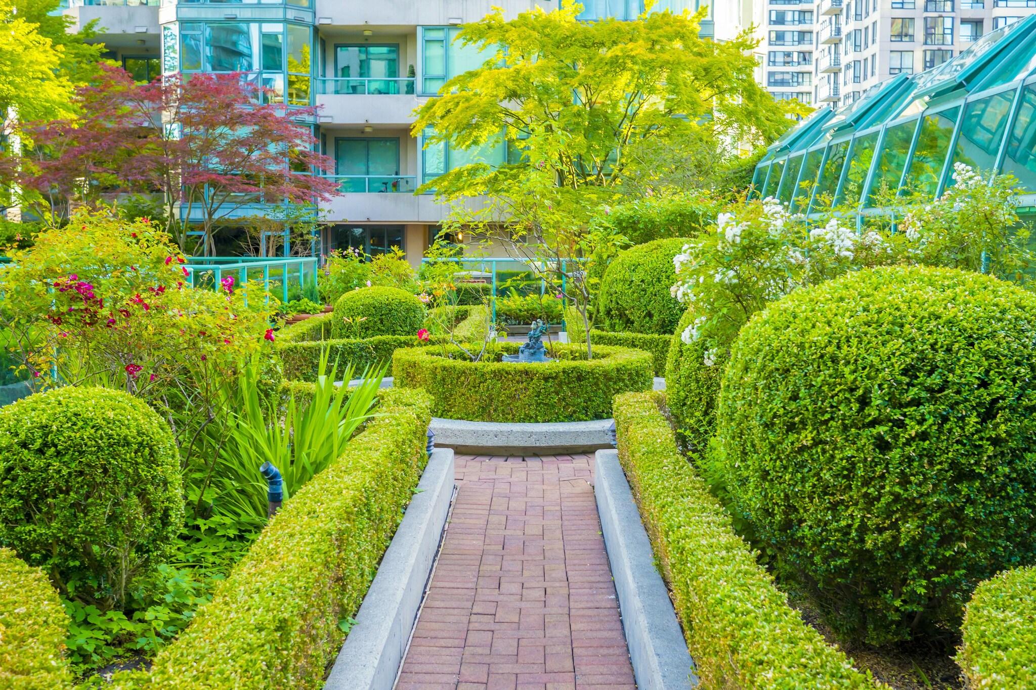 Rosedale on Robson Suite Hotel by null