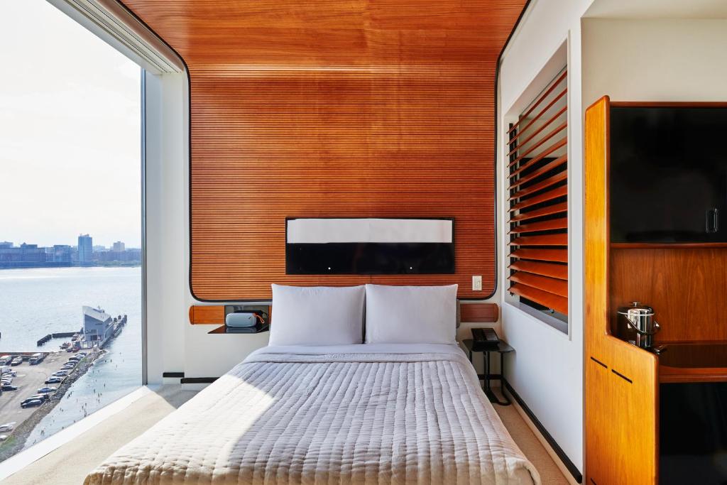 The Standard, High Line by null