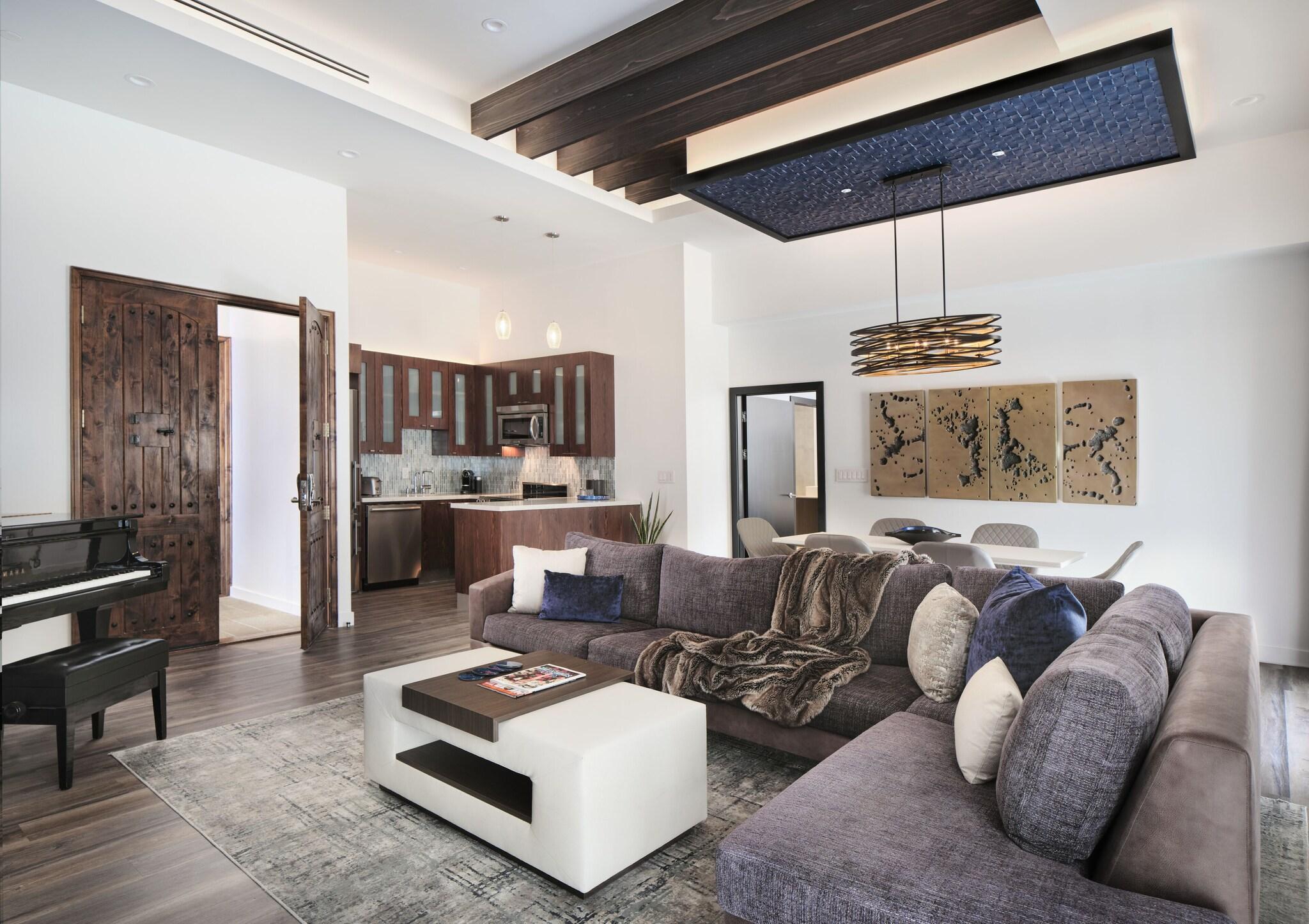 Sunset Marquis by null