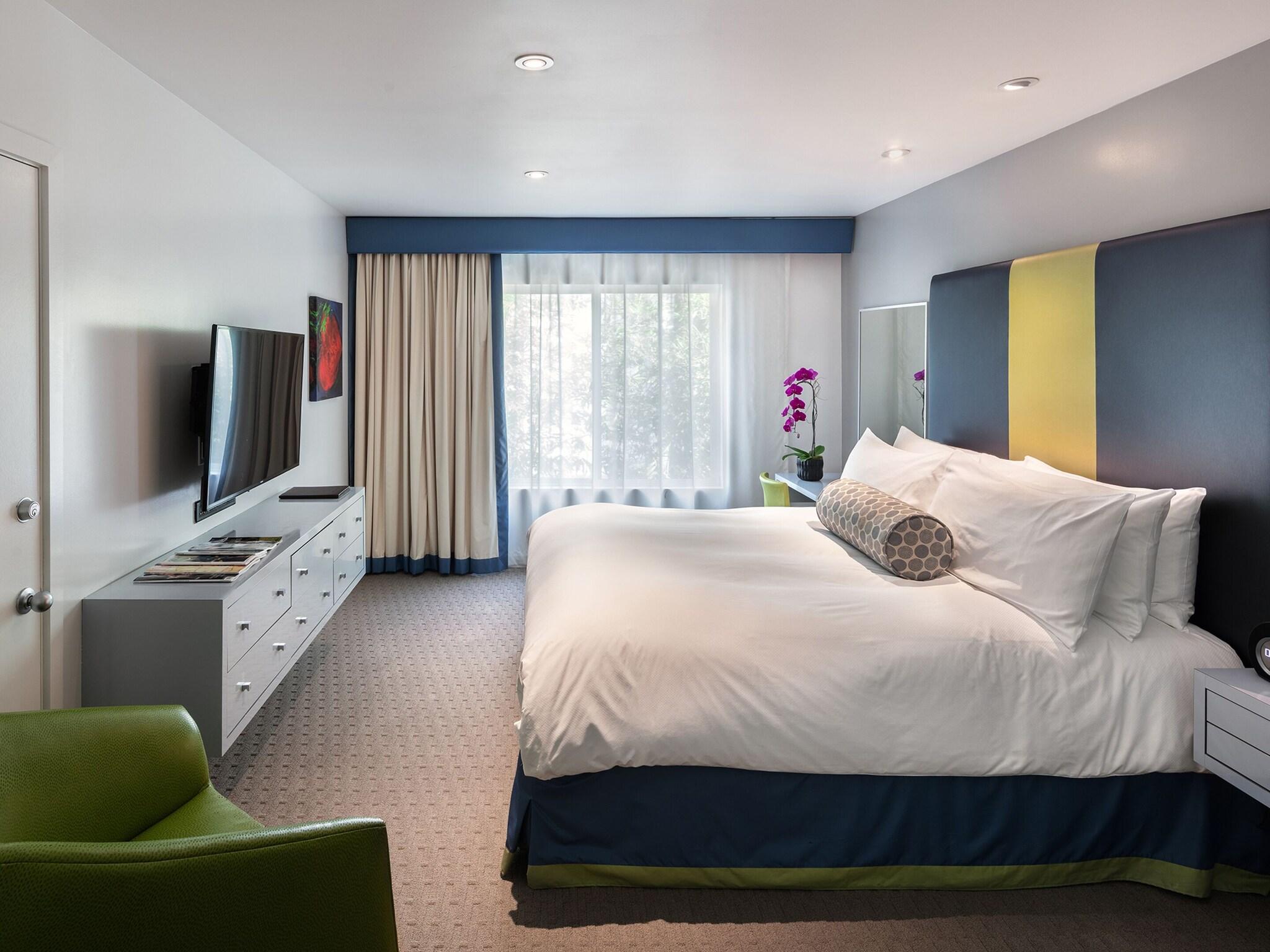 Sunset Marquis by null