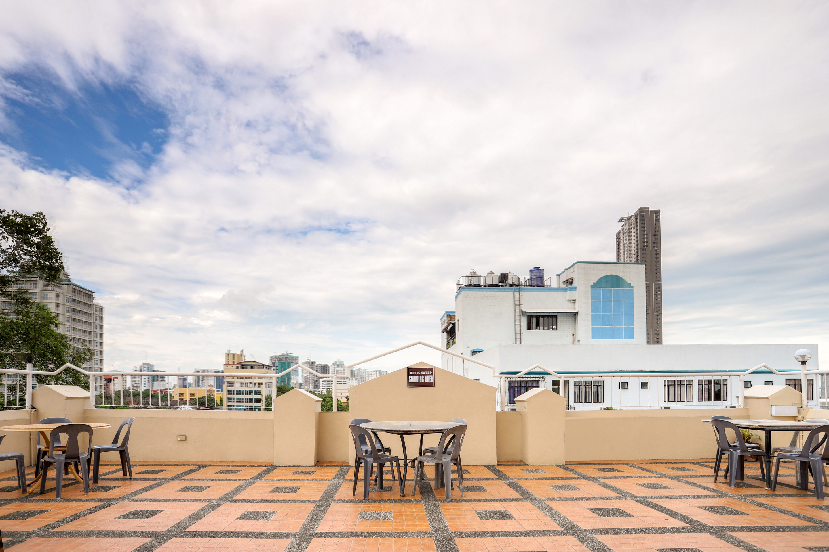 OYO 210 Apple Tree Suites