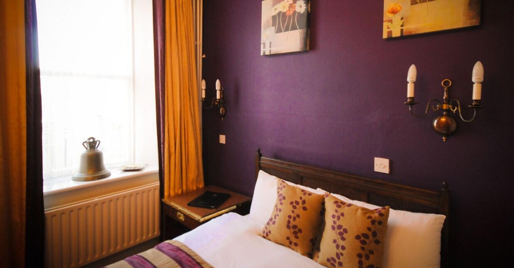 Bush Hotel - Carrick on Shannon by null