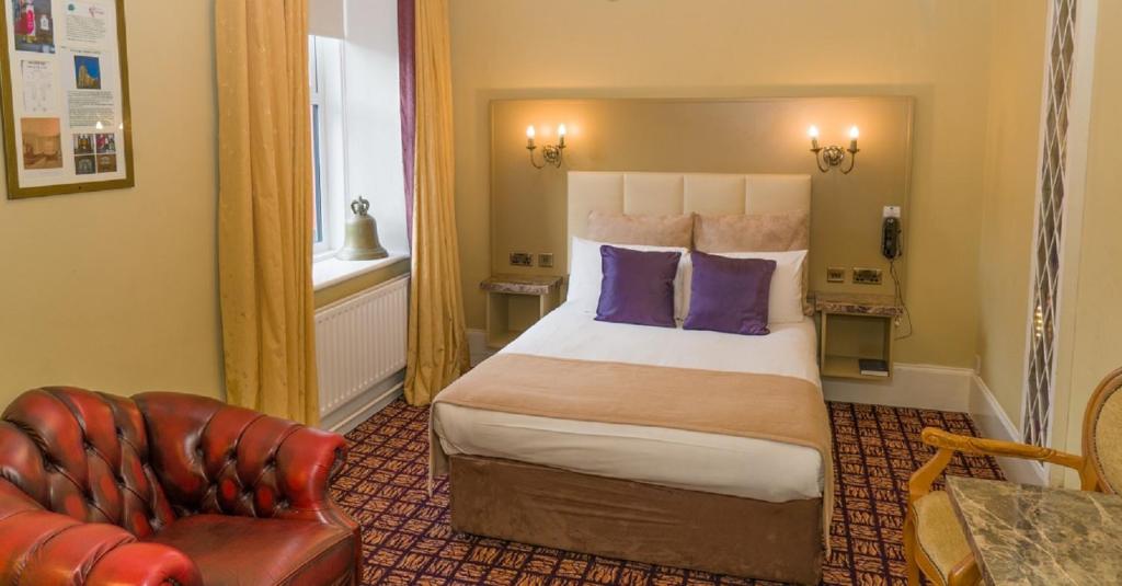 Bush Hotel - Carrick on Shannon by null